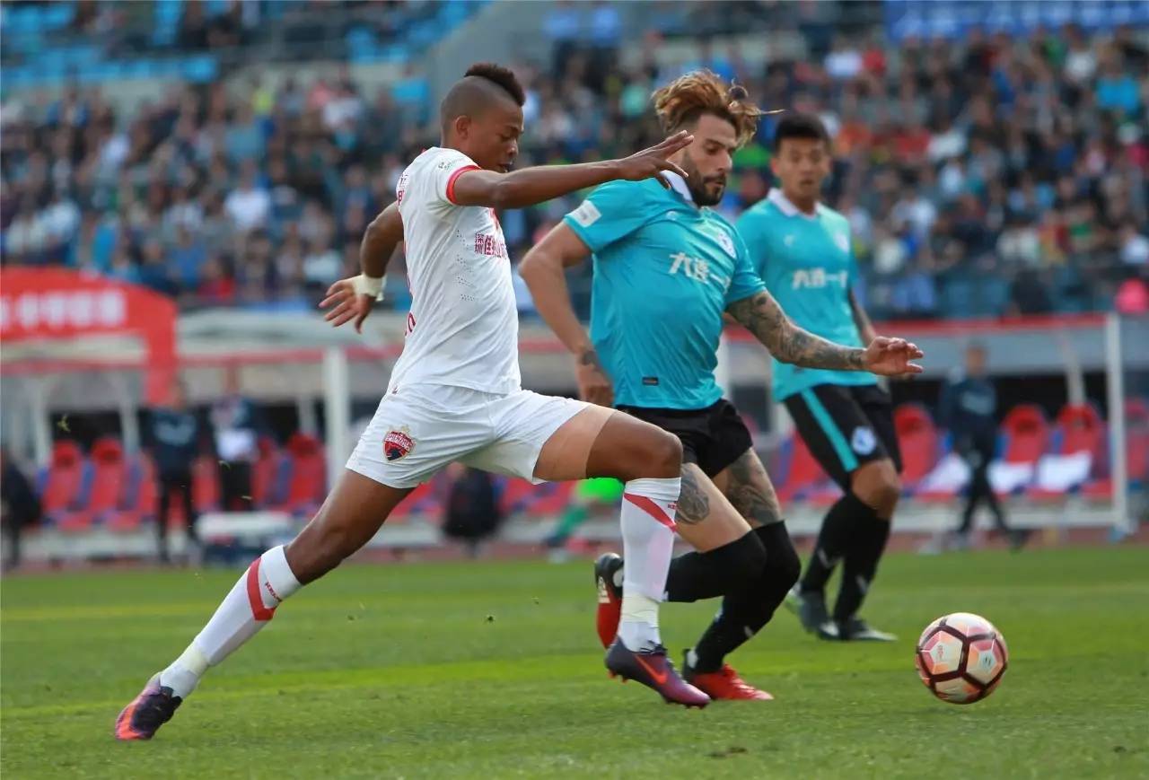 开云体育平台APP-深圳佳兆业客场逆袭，全队士气高涨