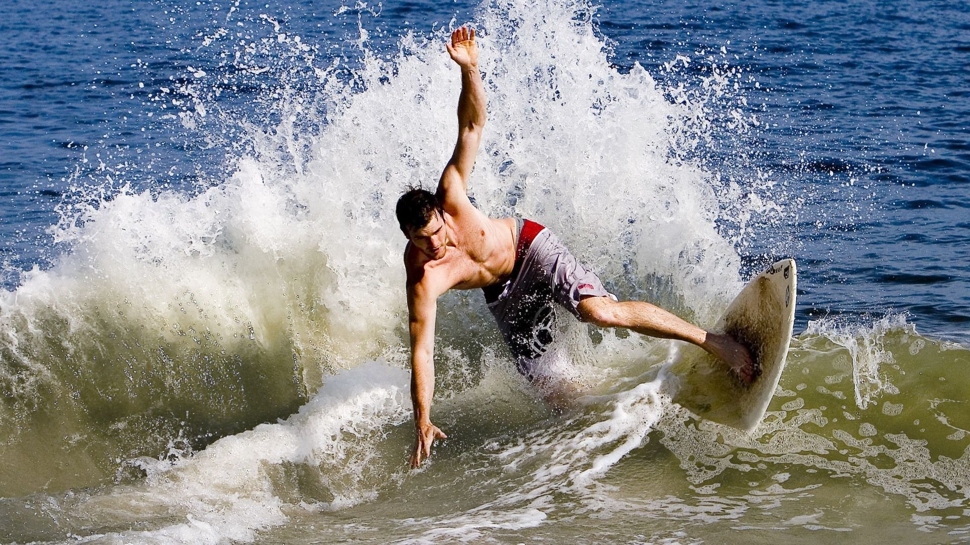 开云体育平台APP-深圳队血拼开拓者，福克斯关键时刻站出来，一场定义坚韧的比赛