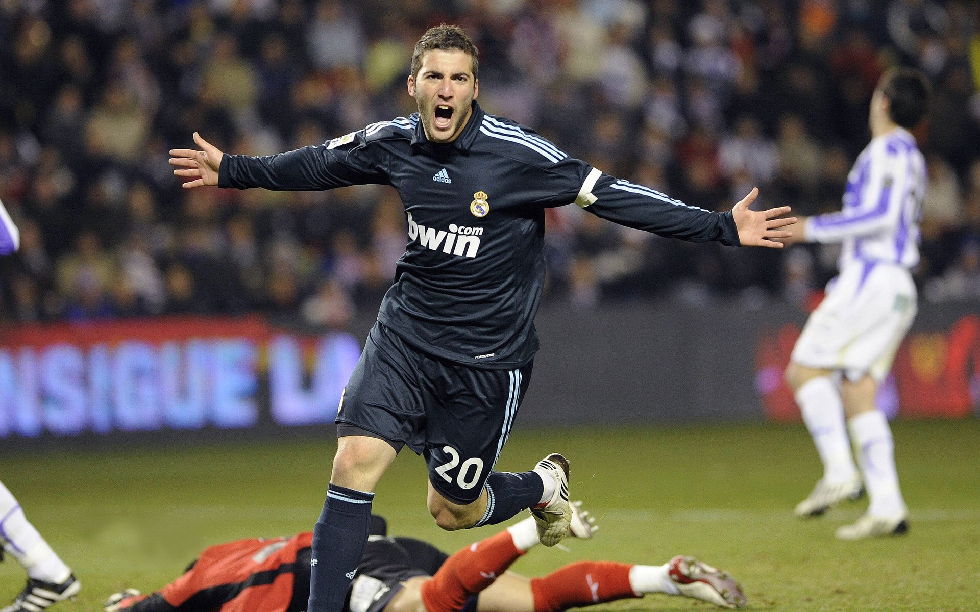 骑士粉碎灰熊,英格拉姆如何成为关键先生