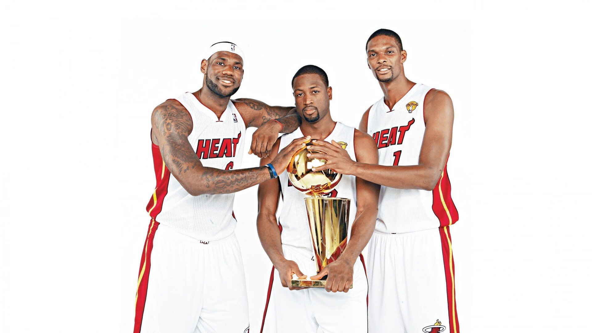 绿茵烽火，德甲争冠白热化，乌拉圭坚韧晋级映衬比利亚雷亚尔之憾